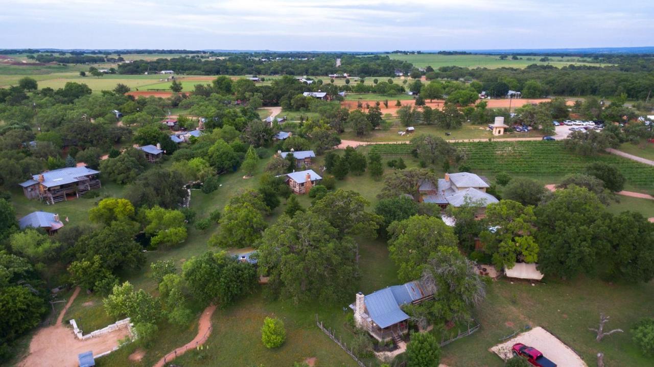 Barons Creekside Resort Fredericksburg Exterior photo